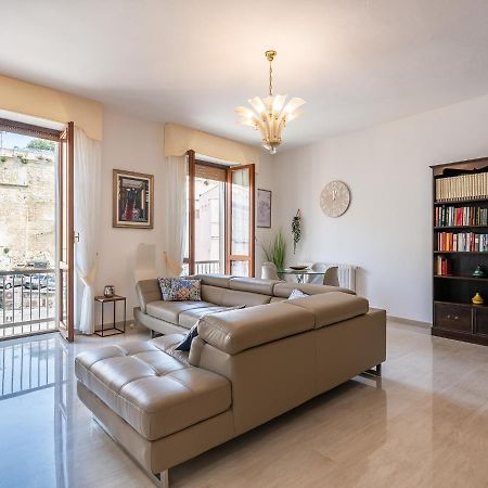 Apartment On Shopping Street Кальярі Екстер'єр фото