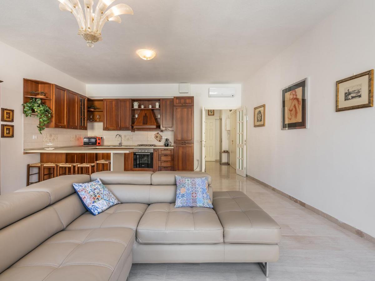 Apartment On Shopping Street Кальярі Екстер'єр фото