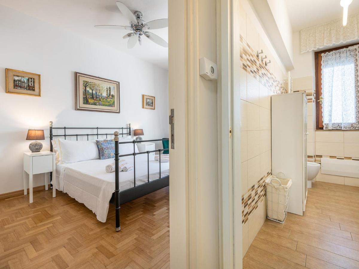 Apartment On Shopping Street Кальярі Екстер'єр фото
