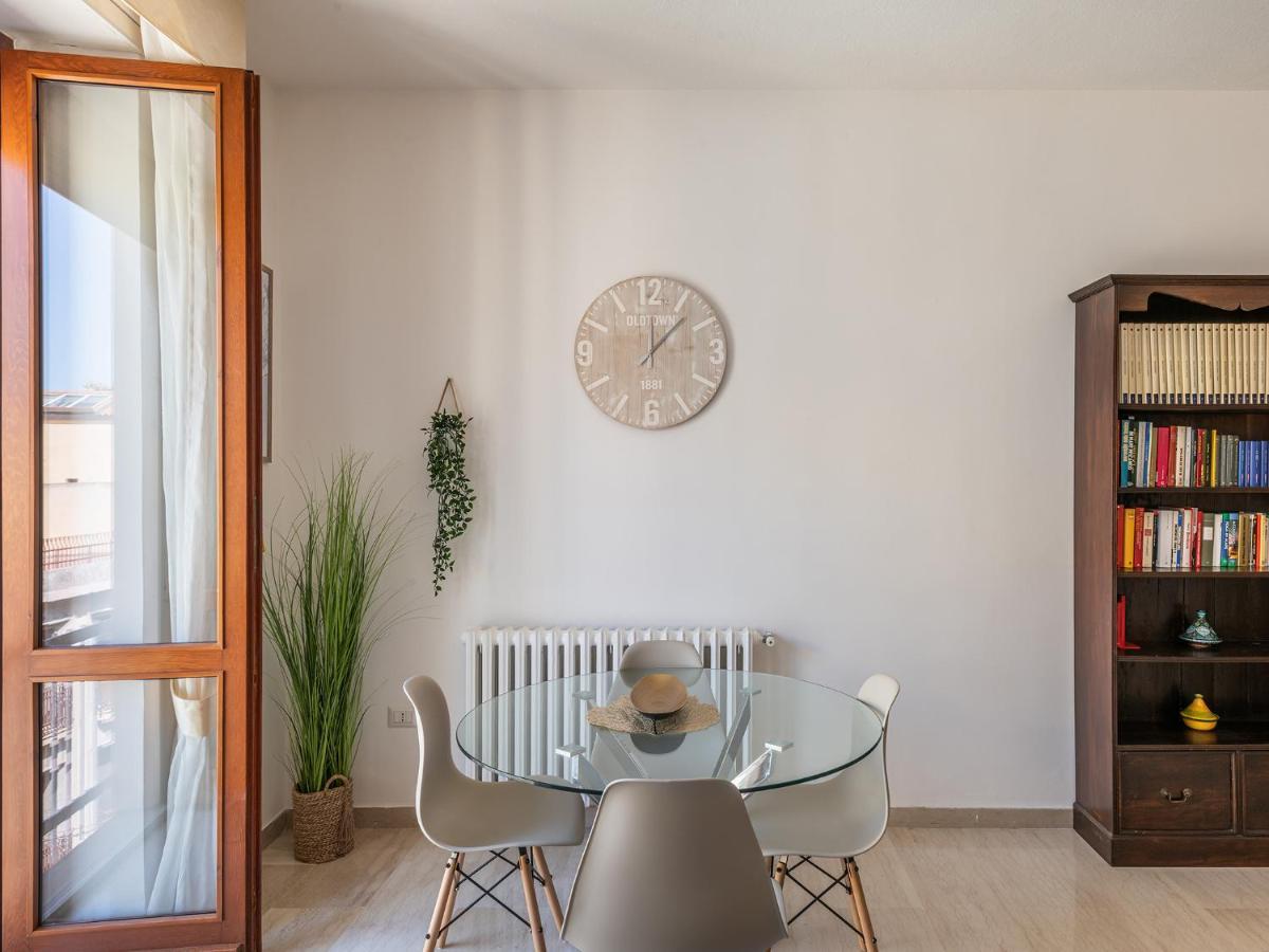 Apartment On Shopping Street Кальярі Екстер'єр фото