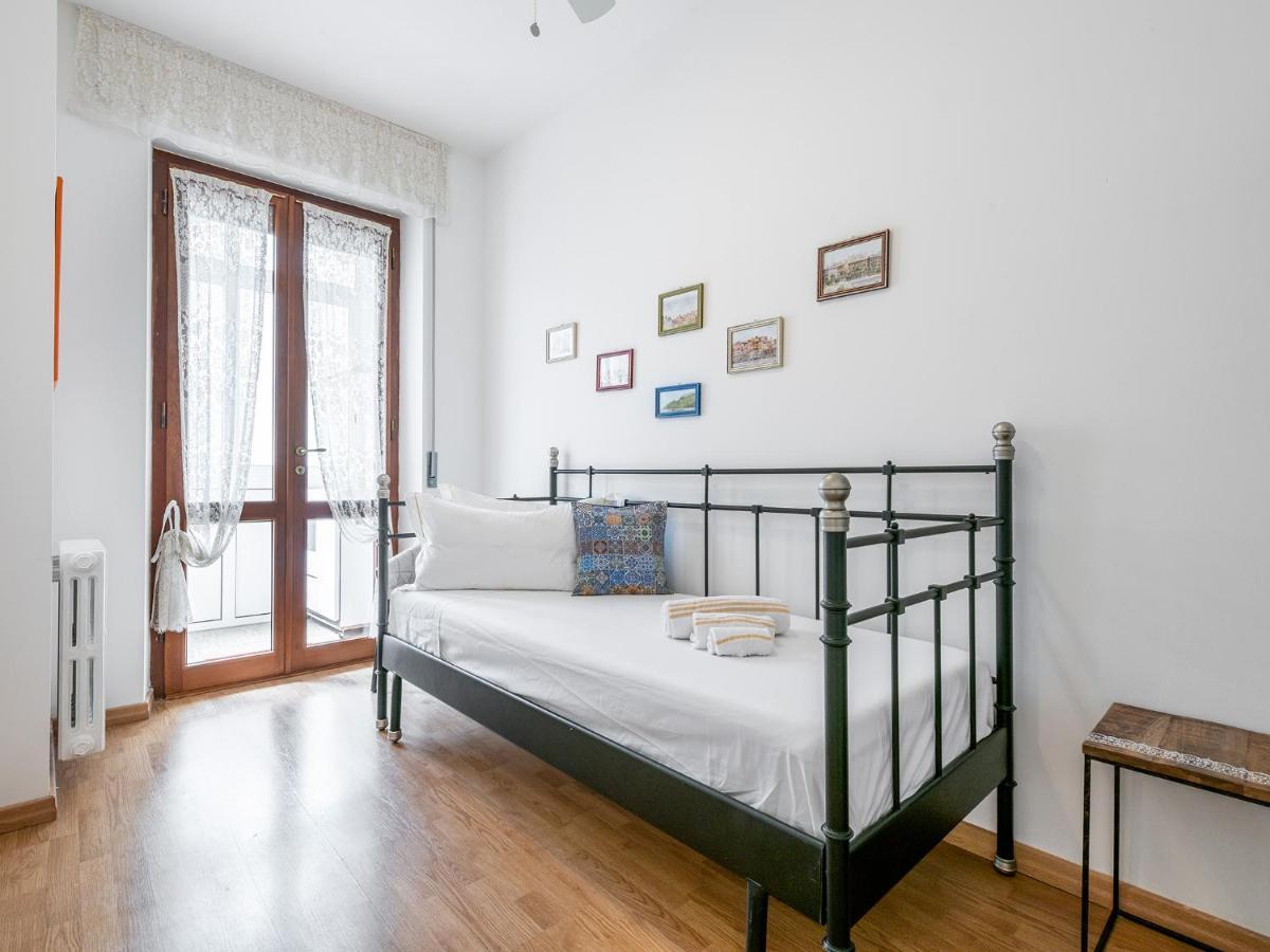 Apartment On Shopping Street Кальярі Екстер'єр фото