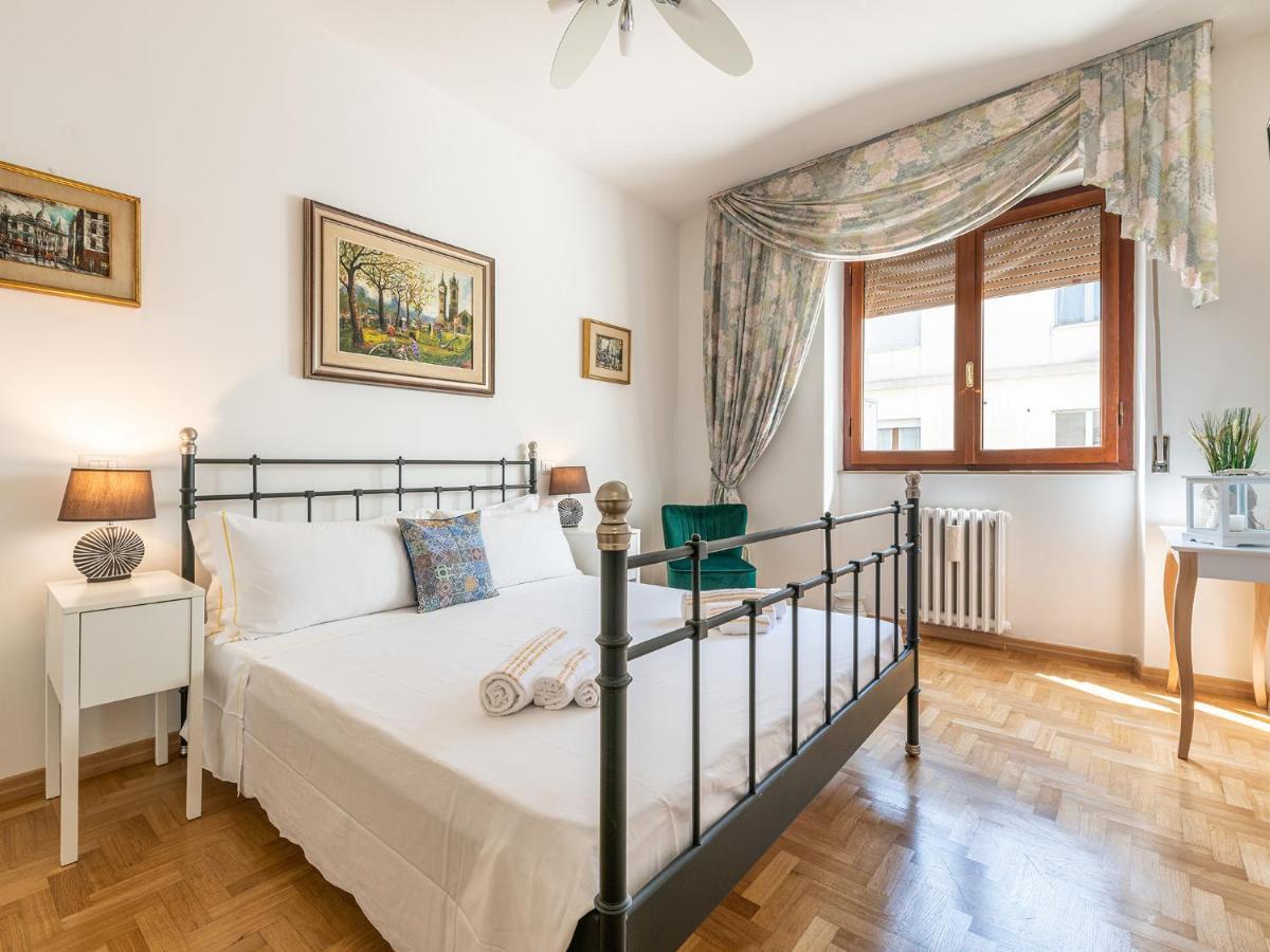 Apartment On Shopping Street Кальярі Екстер'єр фото