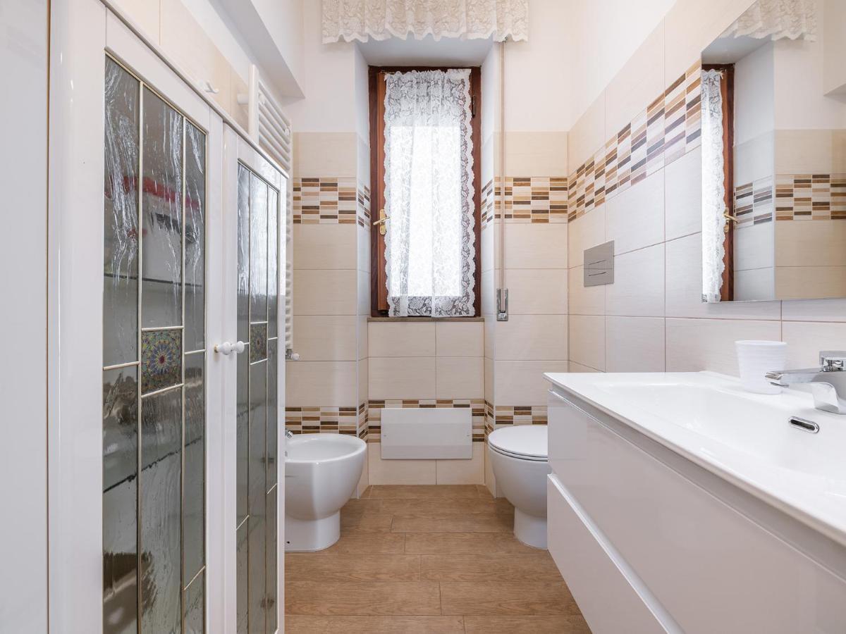 Apartment On Shopping Street Кальярі Екстер'єр фото